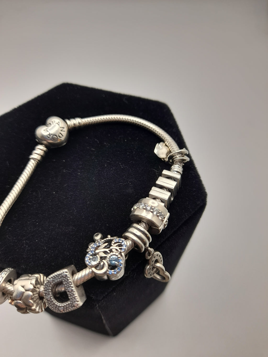 Pandora Charm Braclet With 8 Charms -Grade B