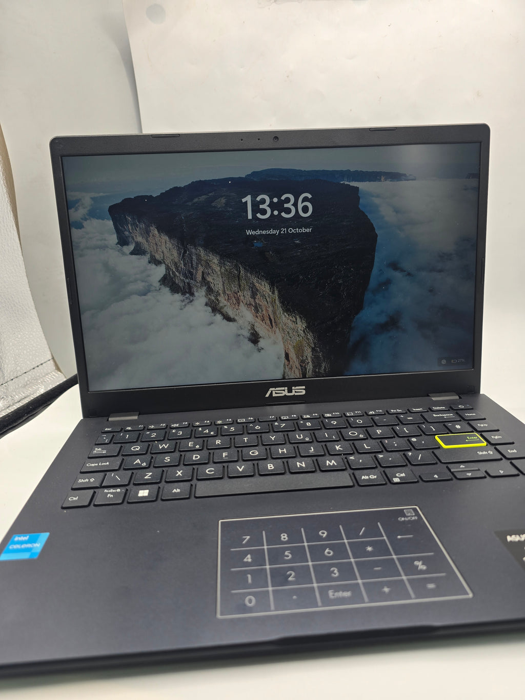 Asus Vivobook Go 4GB Ram 128GB SSD  Windows 11 Black, Grade B