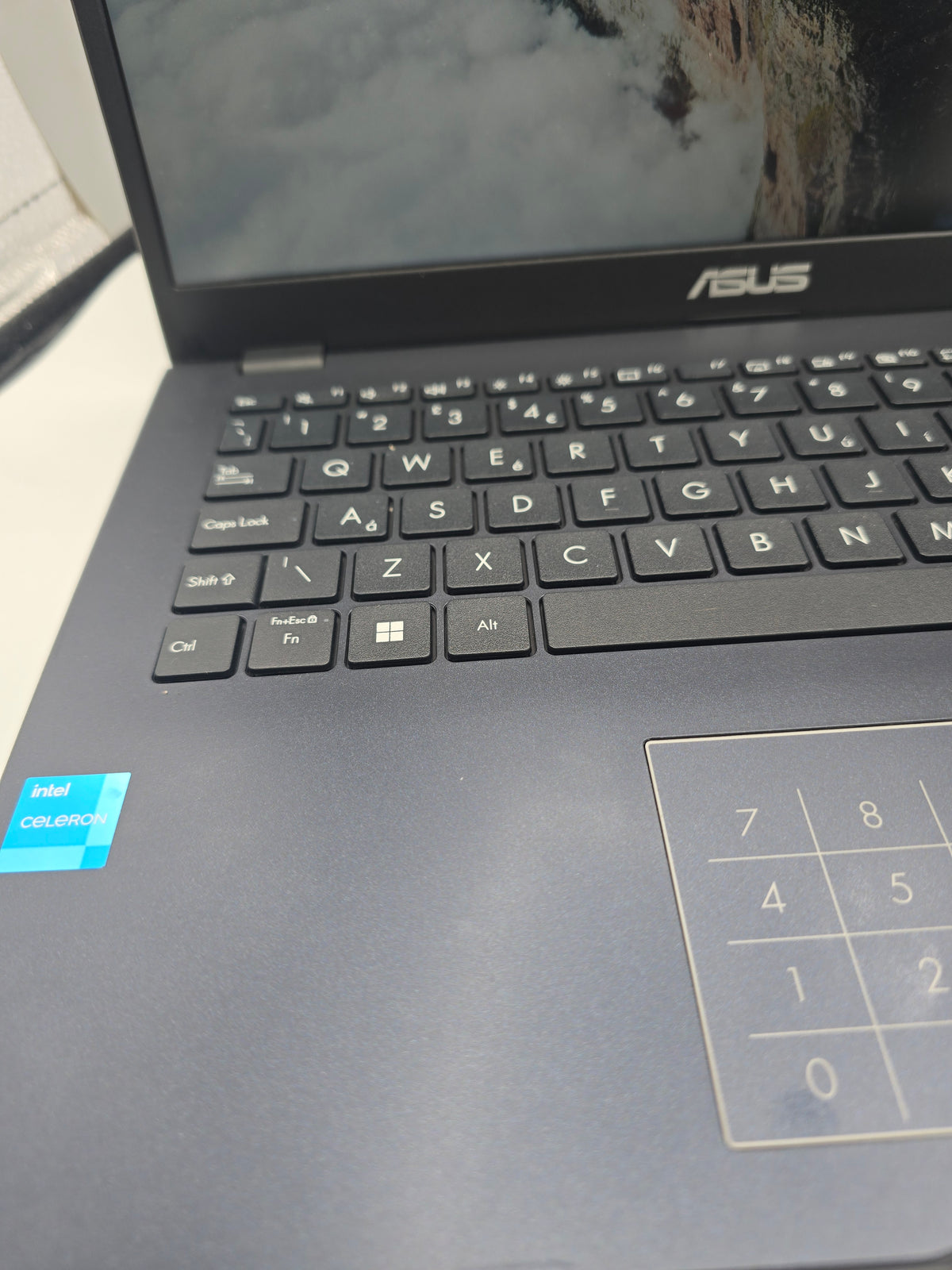 Asus Vivobook Go 4GB Ram 128GB SSD  Windows 11 Black, Grade B
