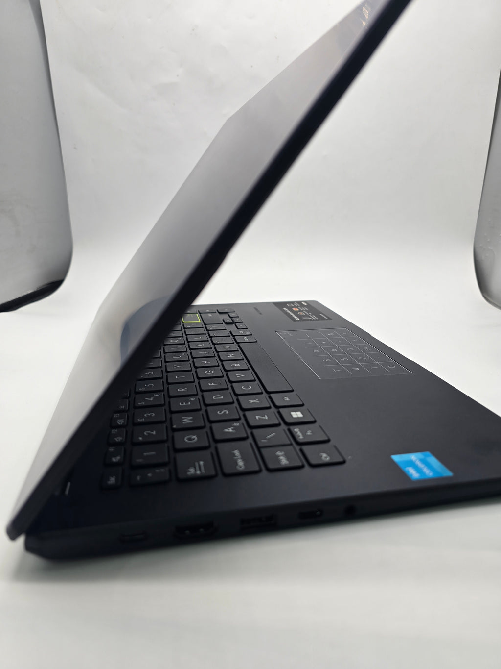 Asus Vivobook Go 4GB Ram 128GB SSD  Windows 11 Black, Grade B