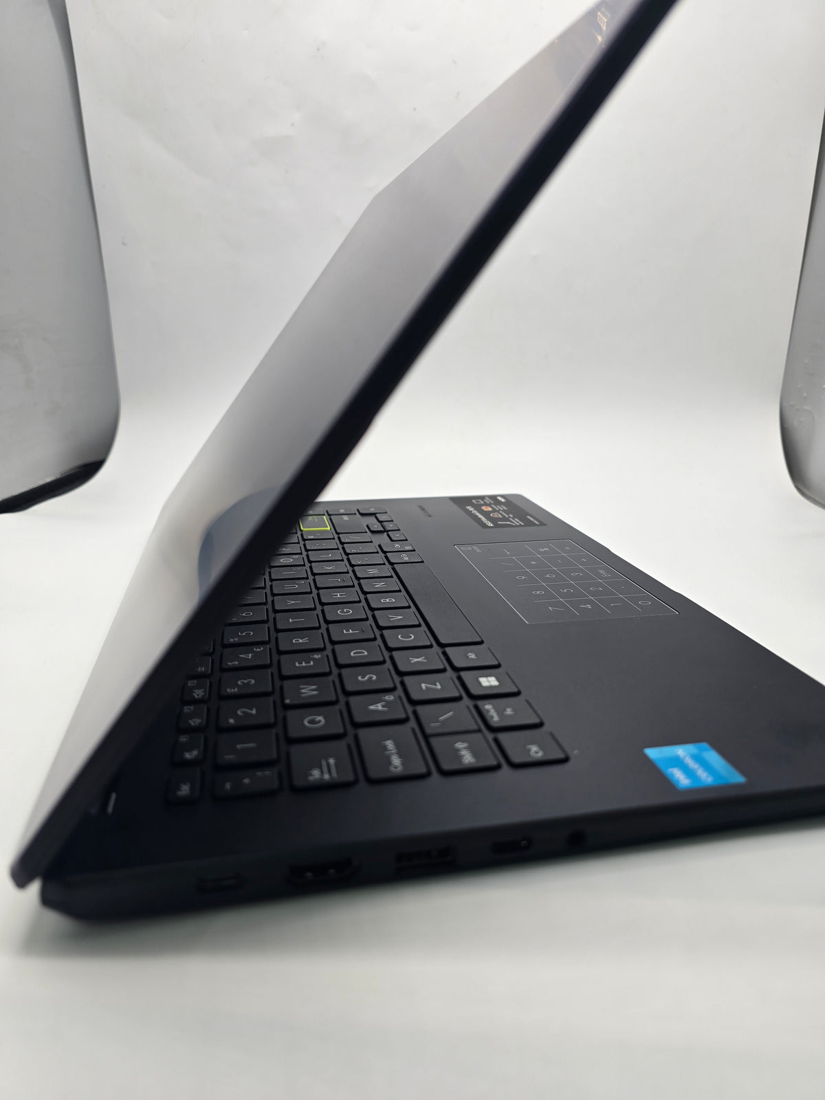 Asus Vivobook Go 4GB Ram 128GB SSD  Windows 11 Black, Grade B