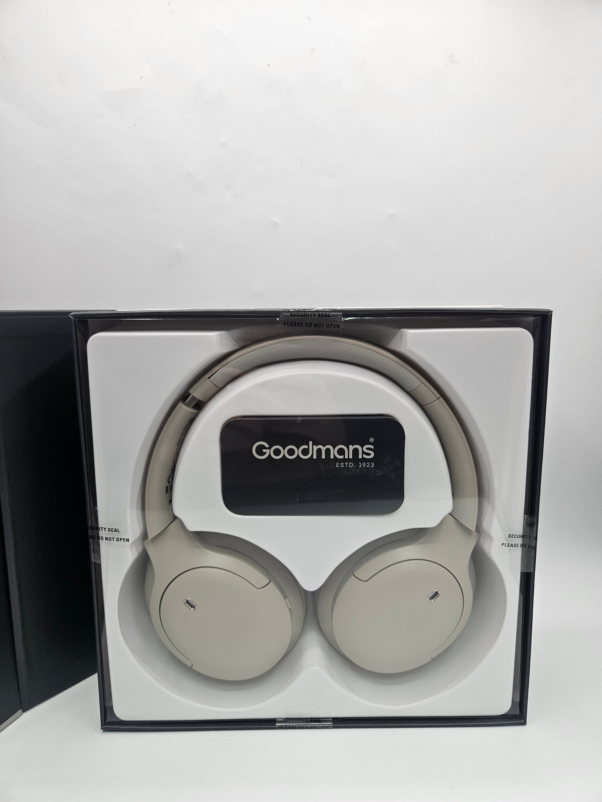 Goodmans noise cancelling headphones Cream, Grade A