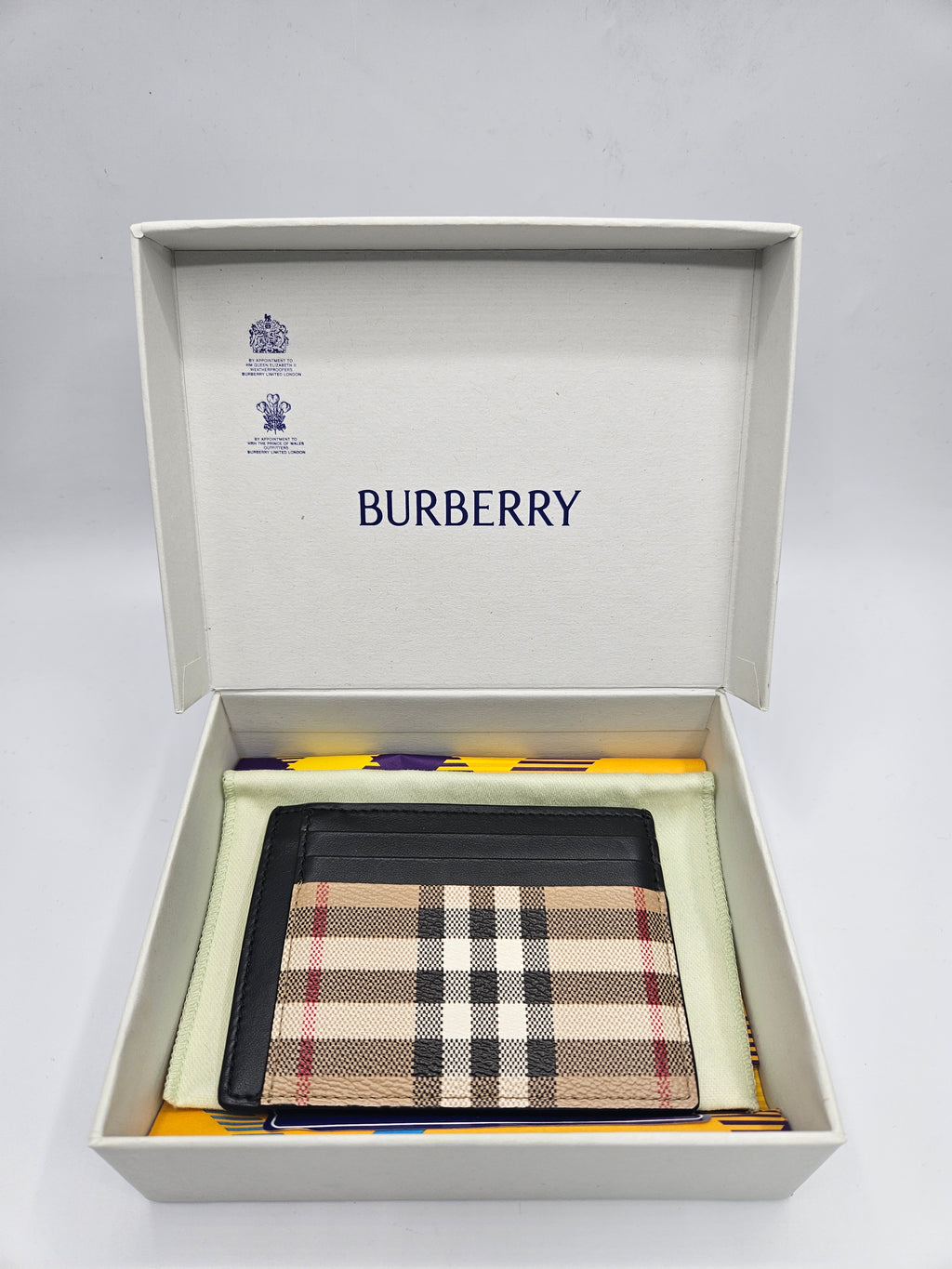 Burberry money clip card holder Beige, Grade B