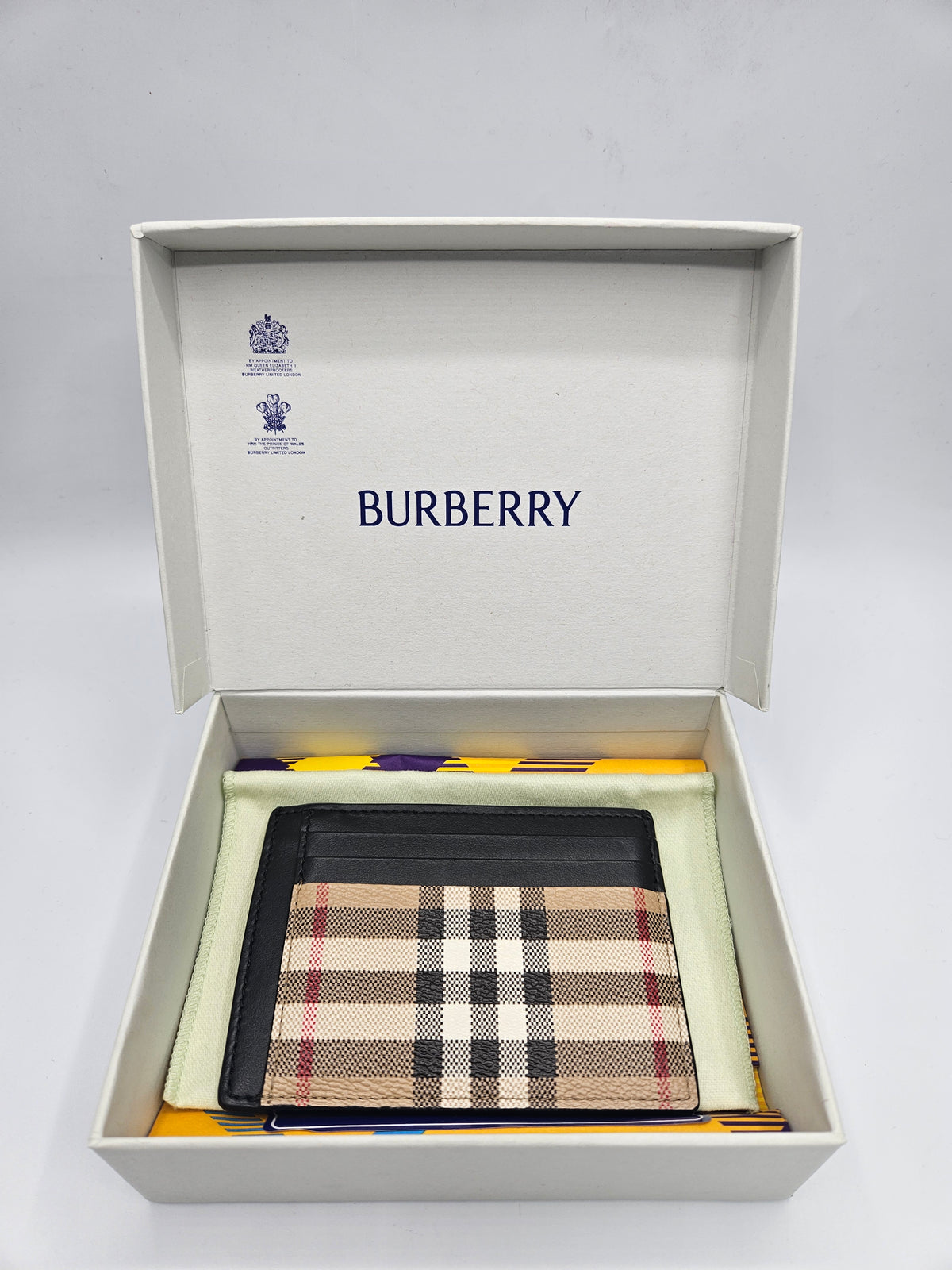 Burberry money clip card holder Beige, Grade B