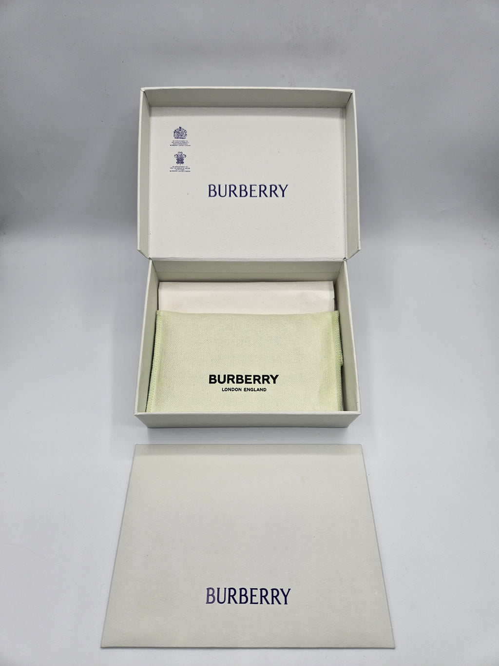 Burberry money clip card holder Beige, Grade B