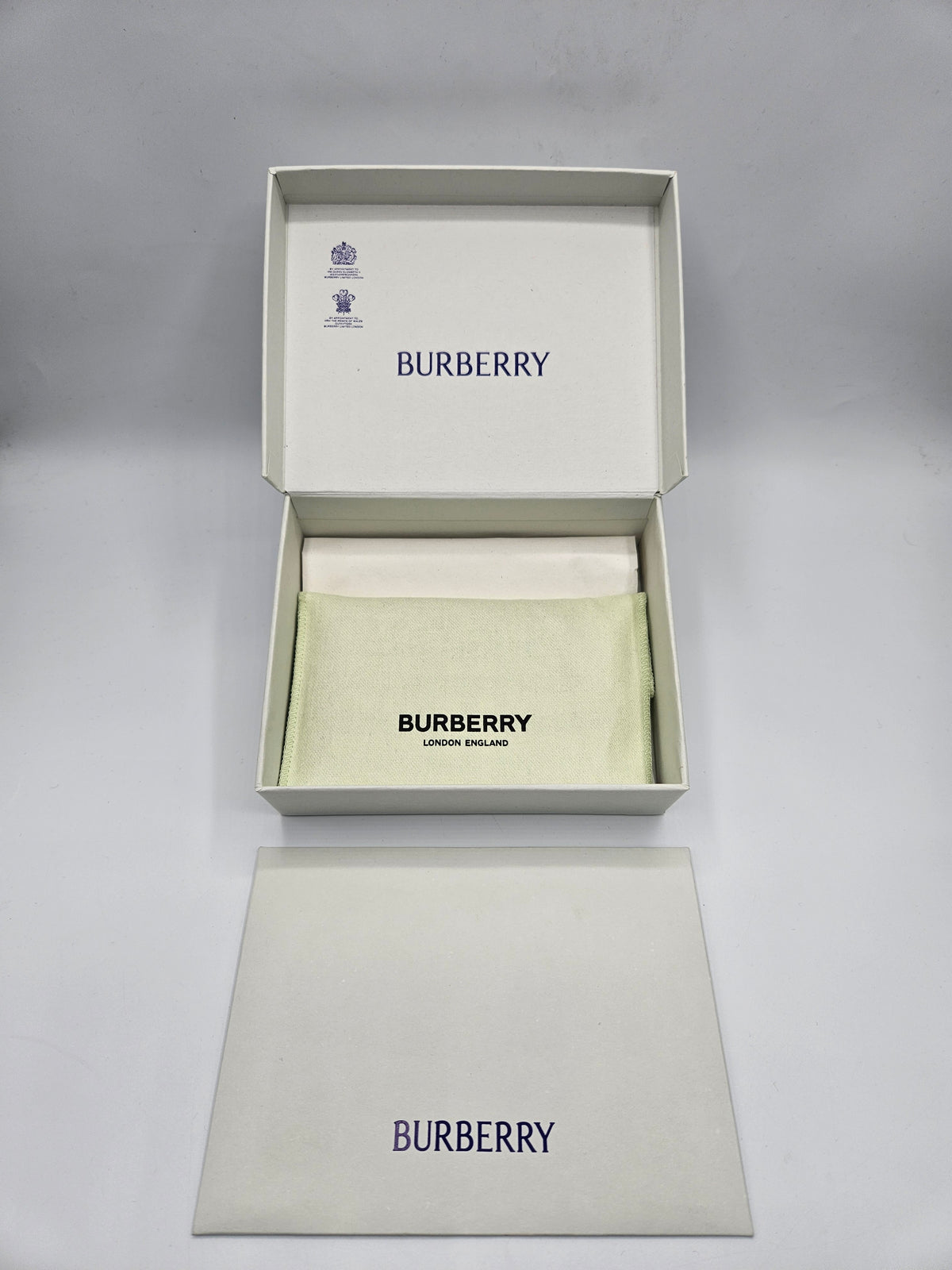 Burberry money clip card holder Beige, Grade B
