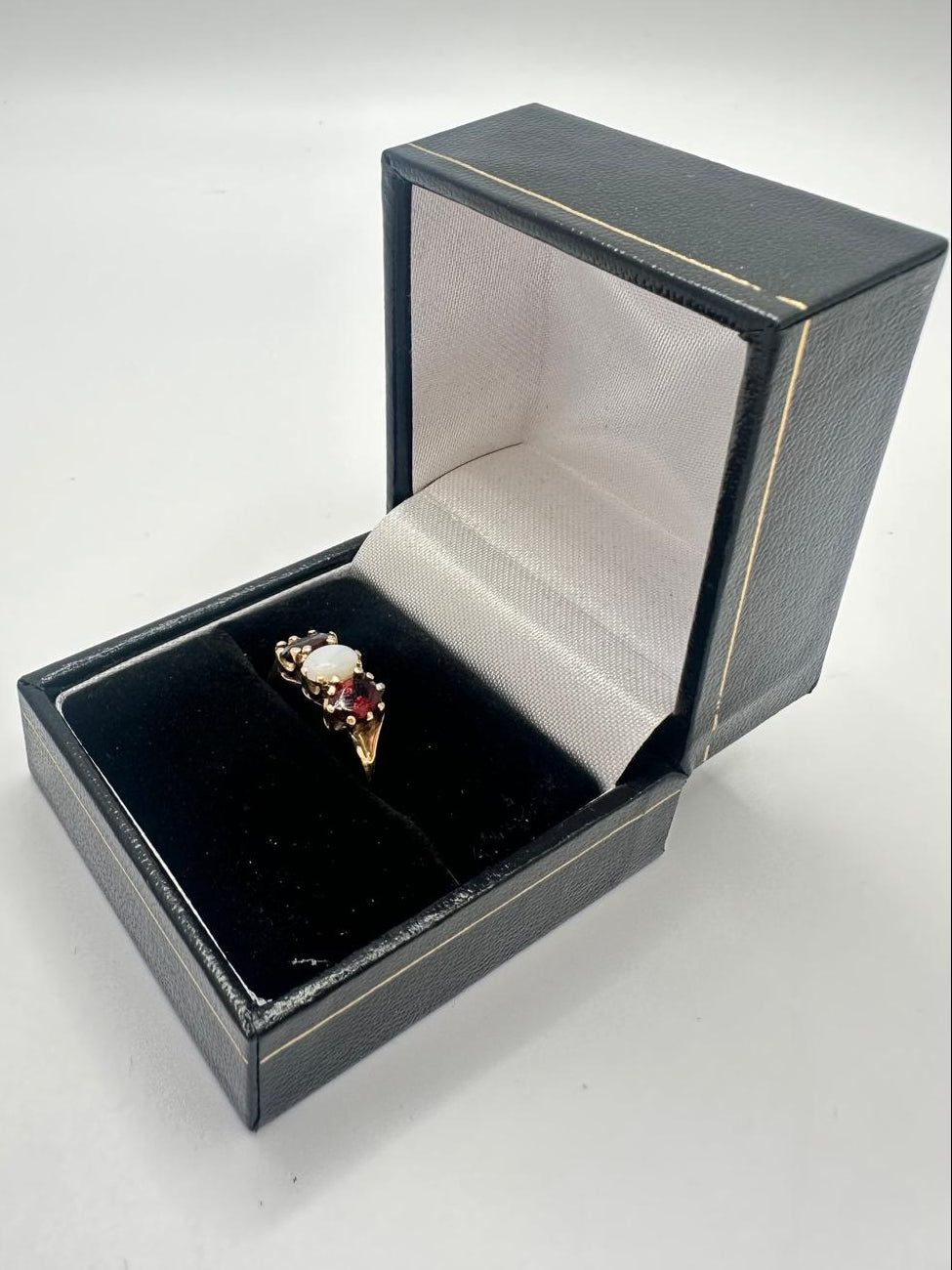 9ct, Gold Ring, 3 Stones, Size M, 2.32g