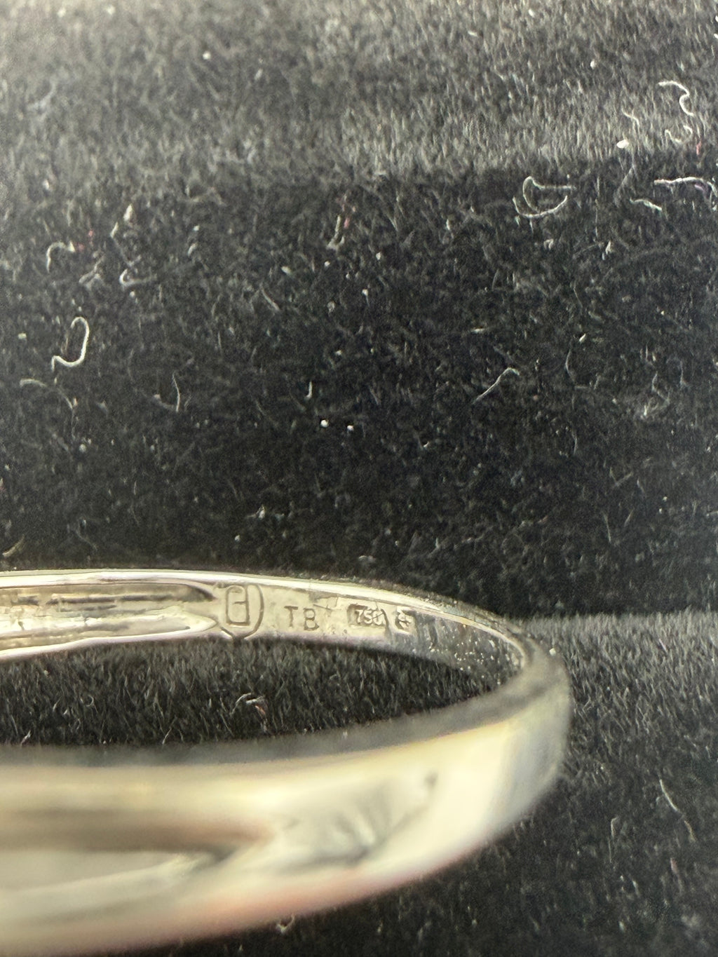 18ct White Gold Stone Set Ring, Size L, 2.90g