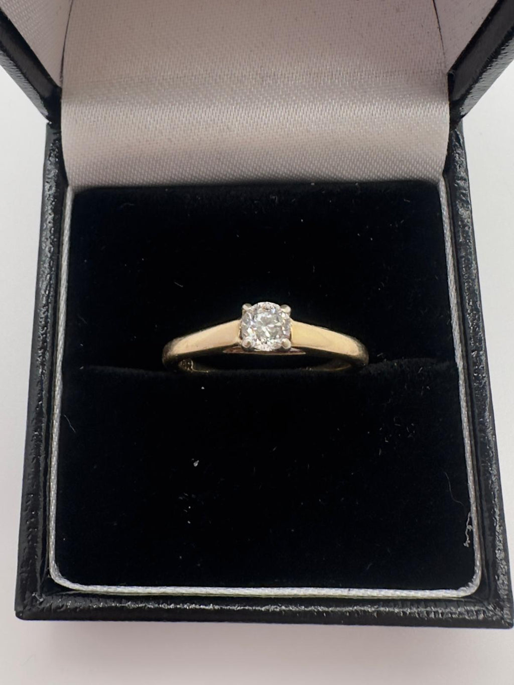 9ct Gold Ring With Stone