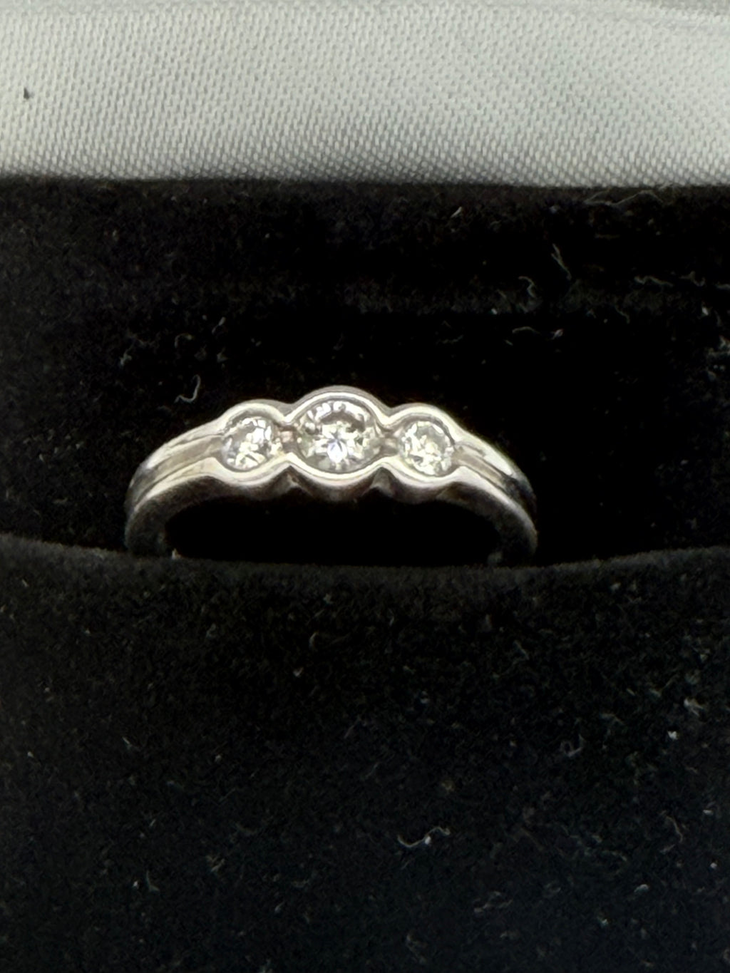 18ct White Gold Stone Set Ring, Size L, 2.90g