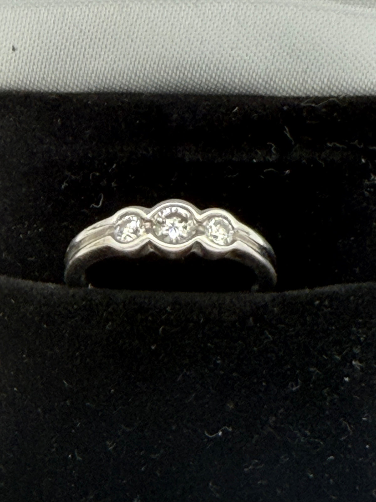 18ct White Gold Stone Set Ring, Size L, 2.90g