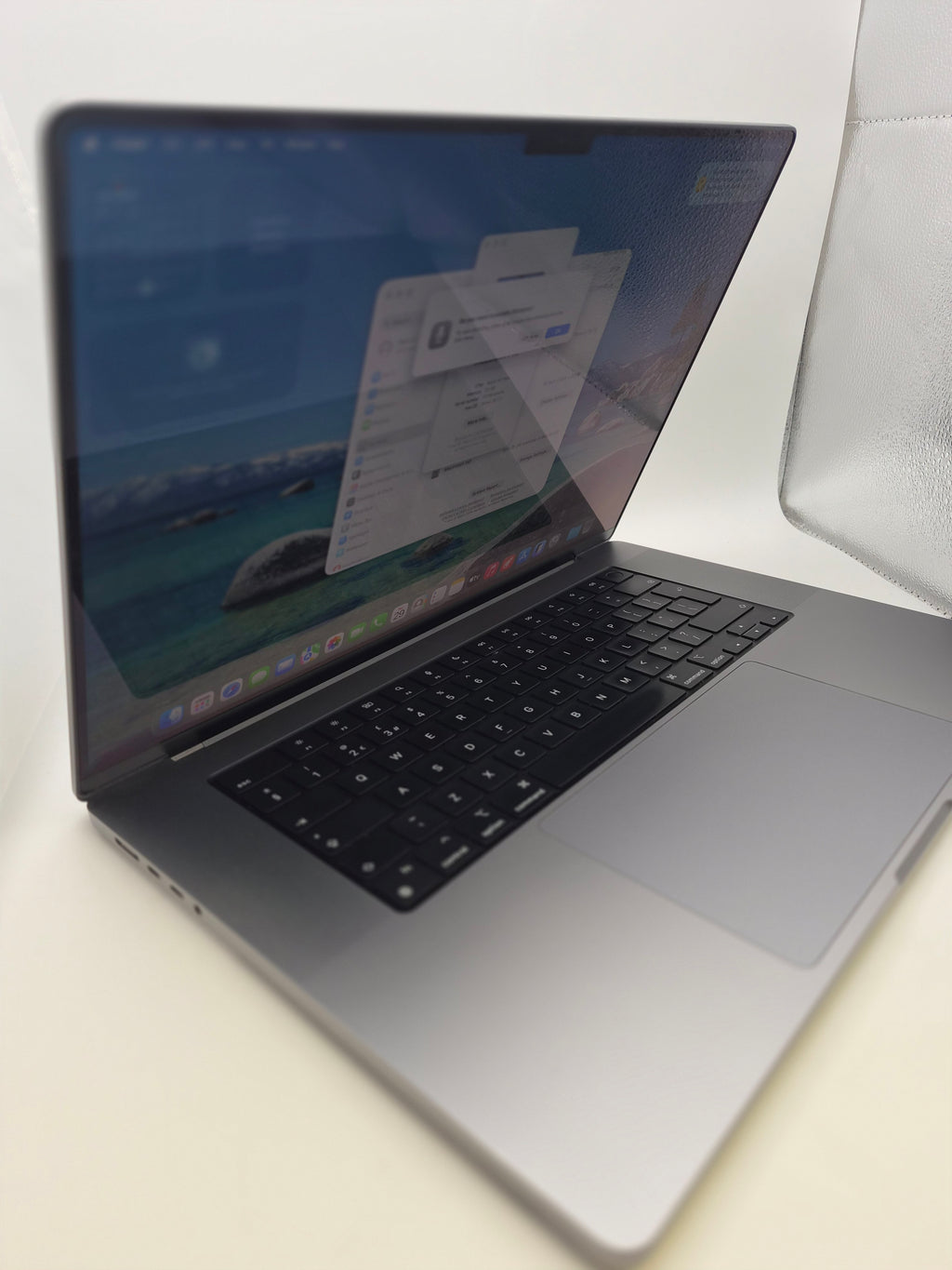 Macbook Pro M1 Max, 16" 1TB, Silver, Grade B