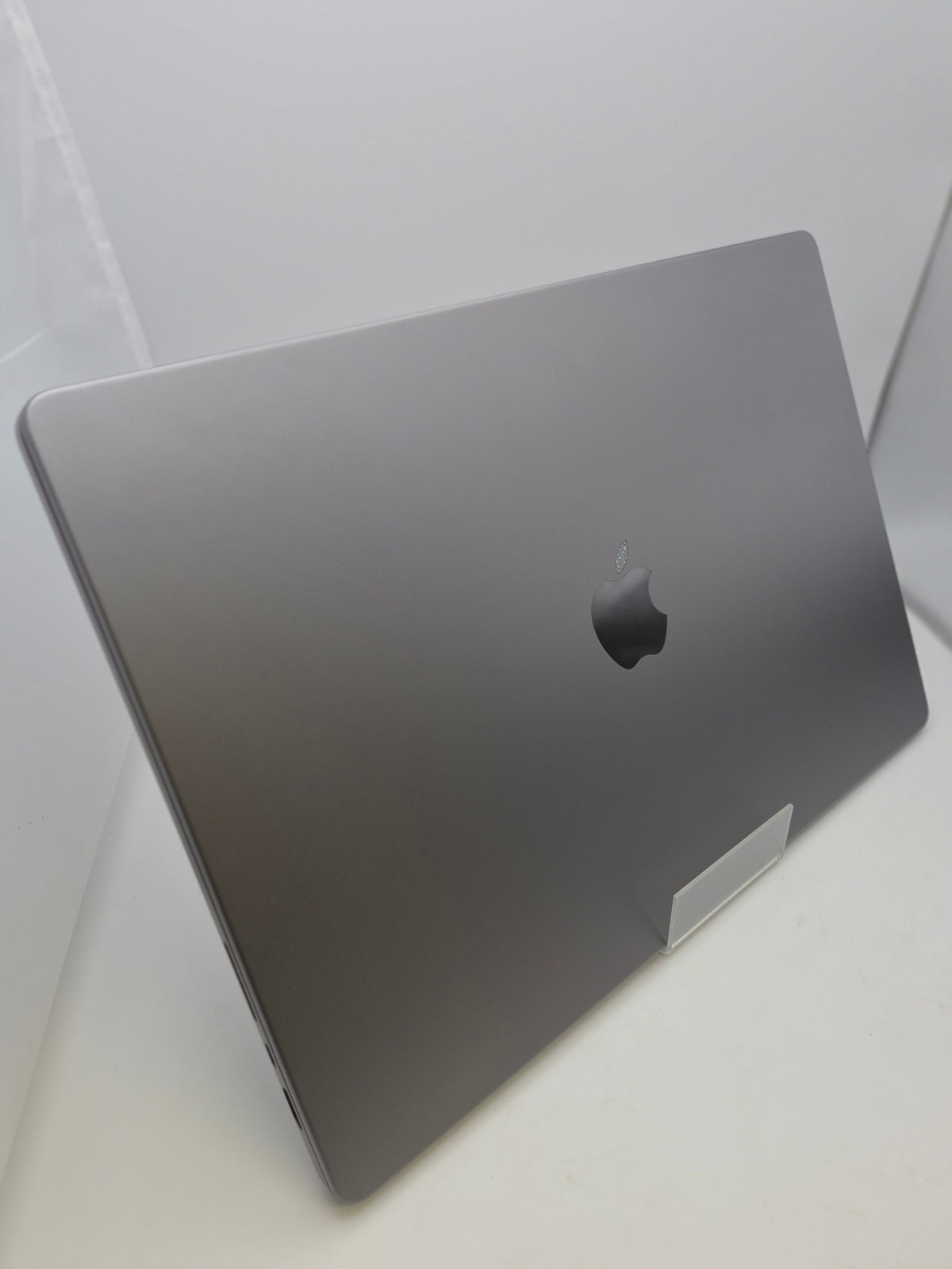 Macbook Pro M1 Max, 16" 1TB, Silver, Grade B