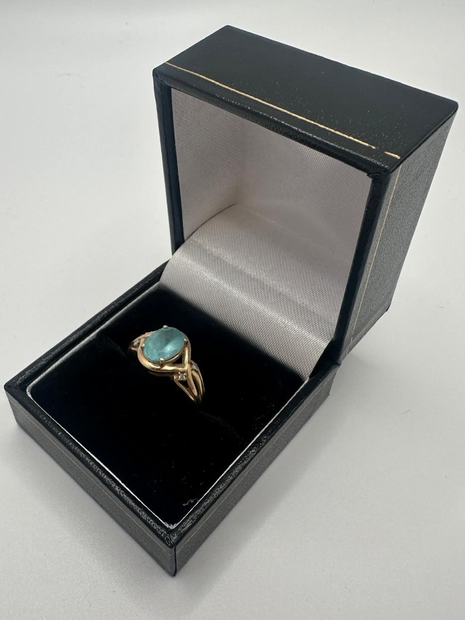9ct Gold Ring with Light Blue Stone, Size O, 2.61g