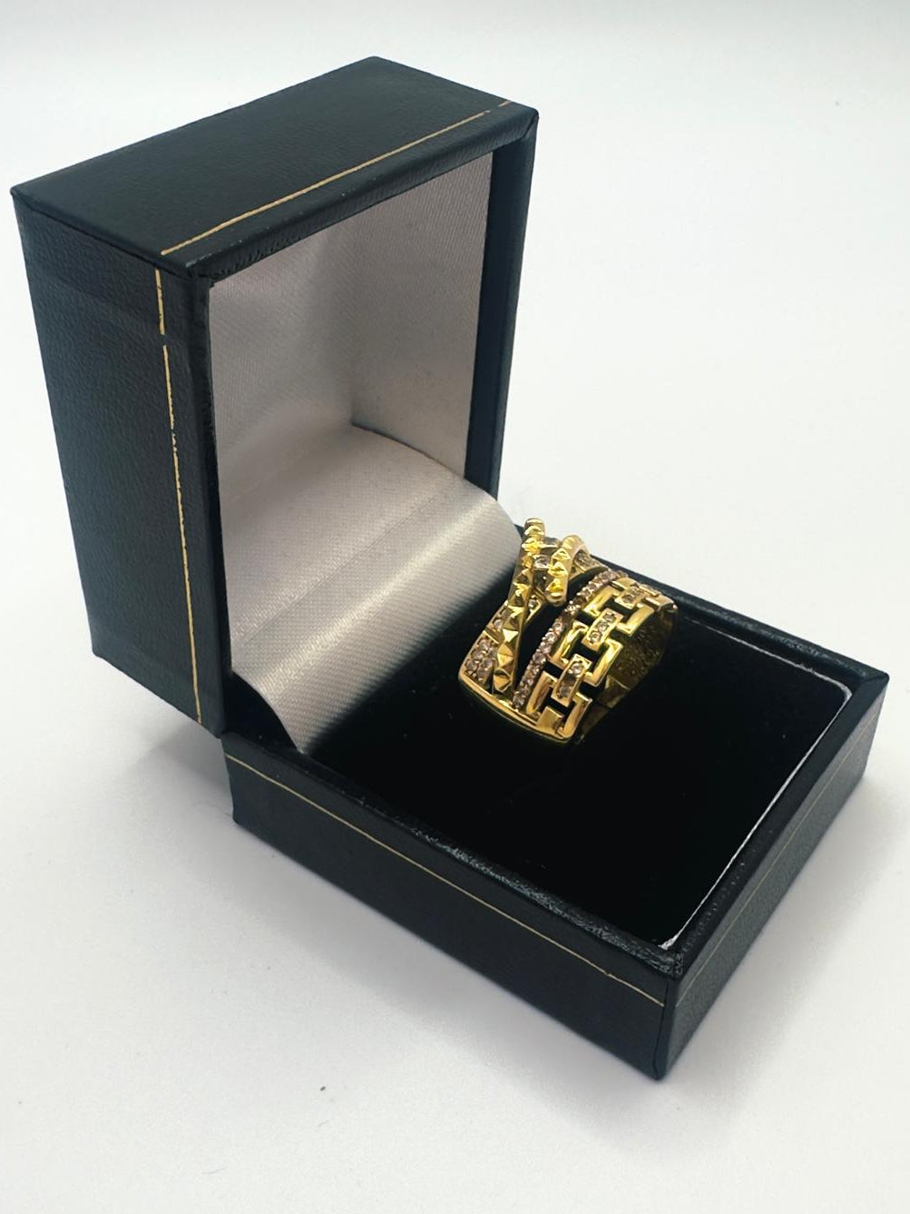 18ct, Gold Ring, Size S, 5.21g