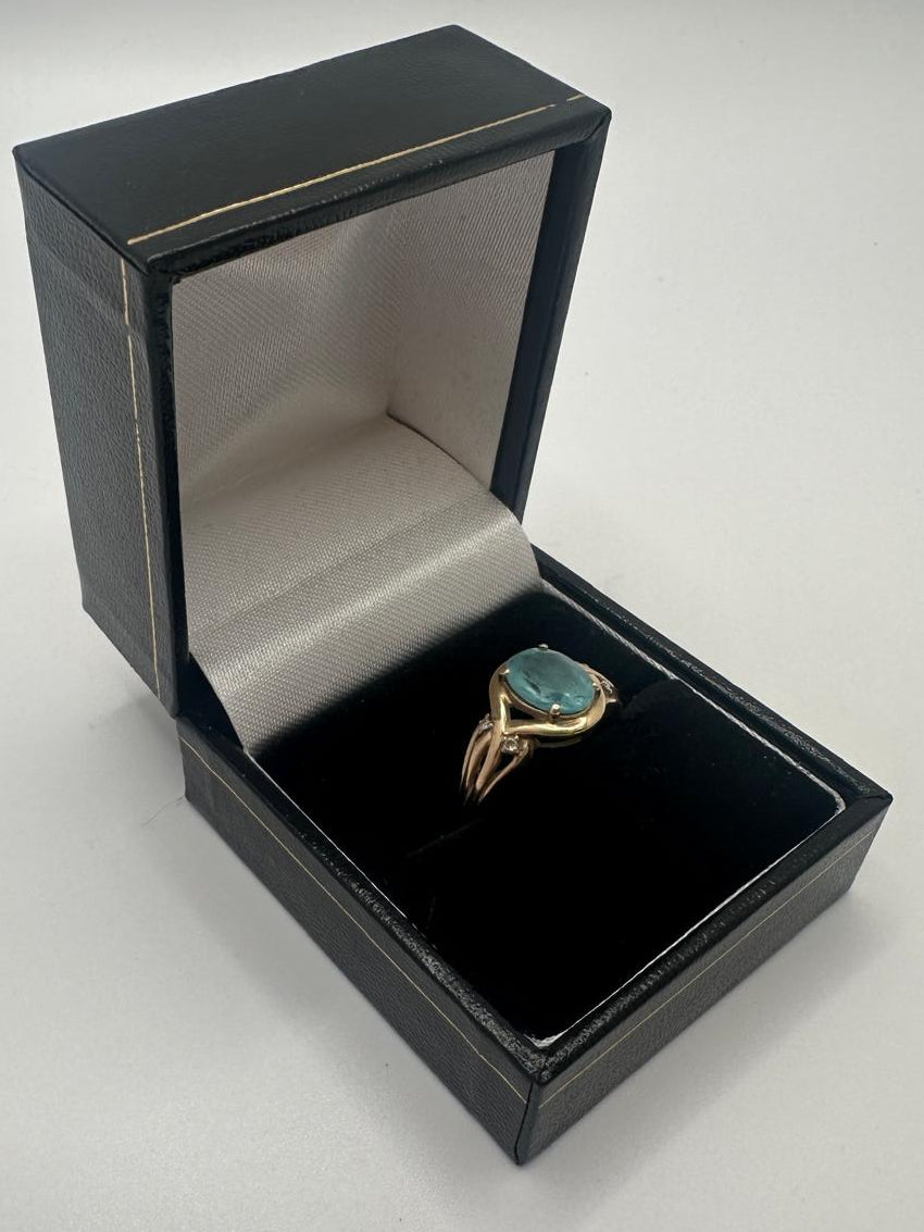 9ct Gold Ring with Light Blue Stone, Size O, 2.61g
