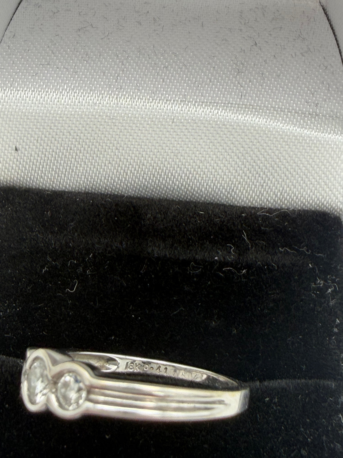 18ct White Gold Stone Set Ring, Size L, 2.90g