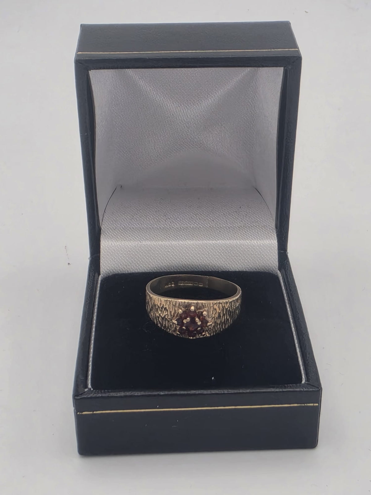 9ct Gold Cluster Ring, Size Q 1/2 2.9G