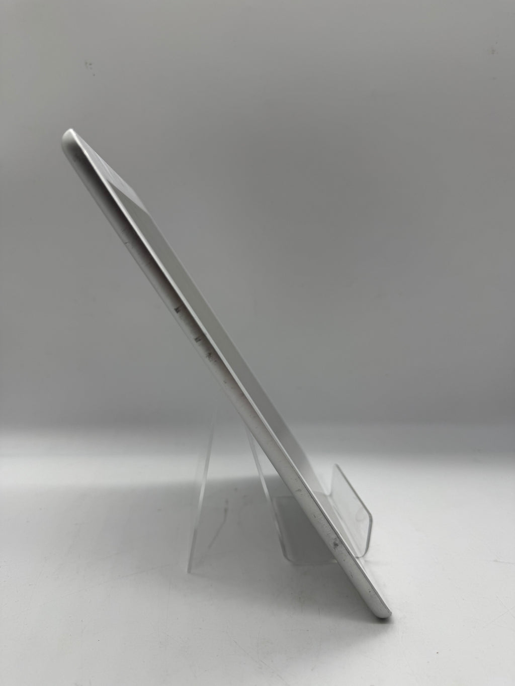Apple iPad 6th Gen 32GB Silver, Grade C