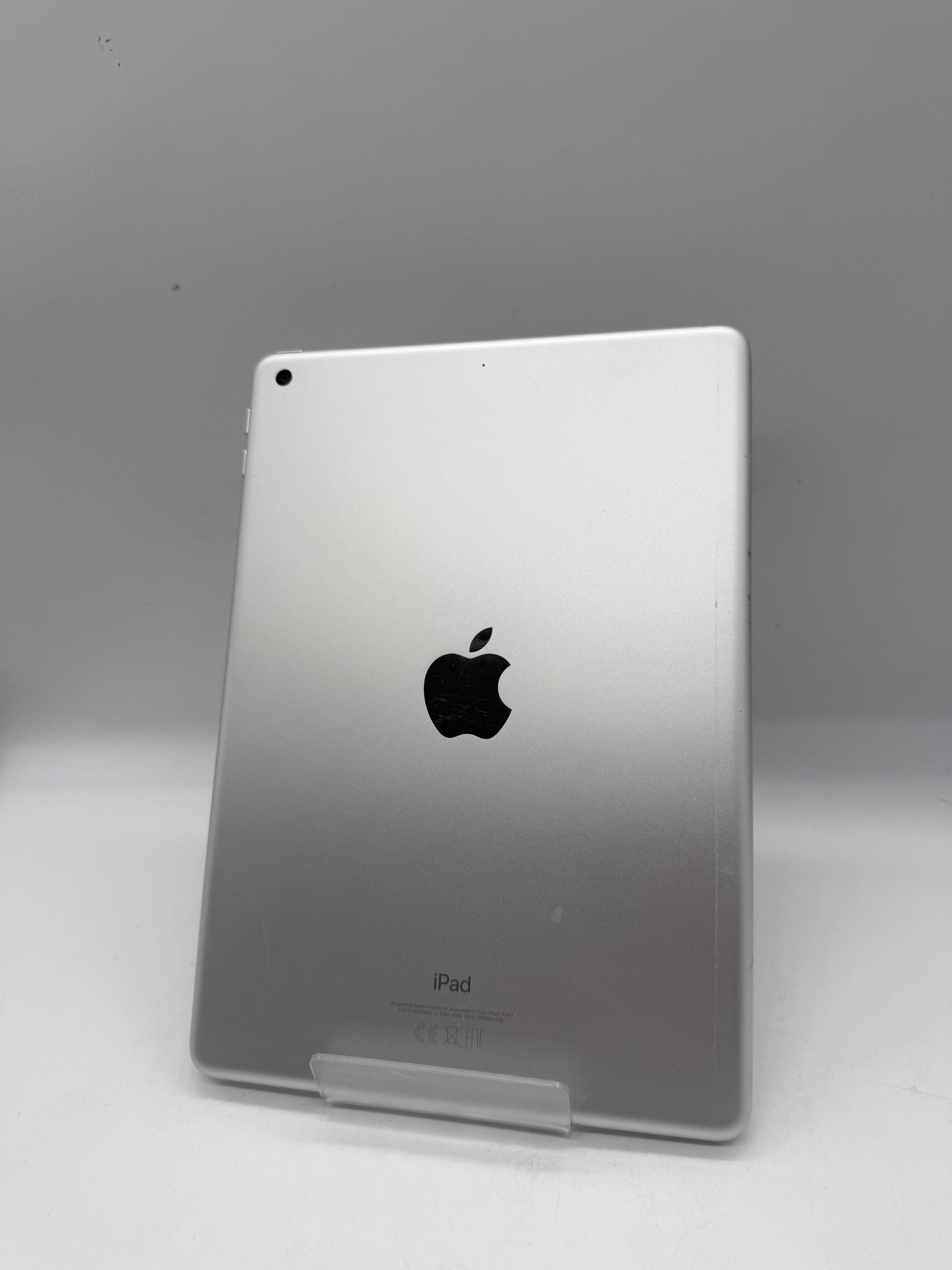 Apple iPad 6th Gen 32GB Silver, Grade C