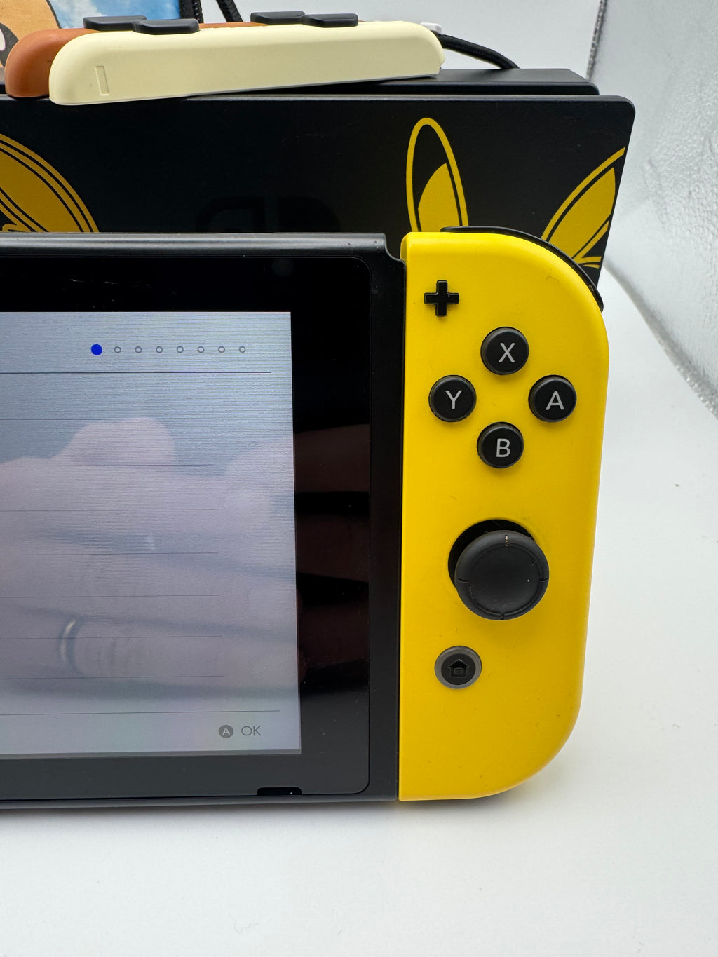 Nintendo Switch 32GB Lets Go Pikachu Edition Bundle, Grade B