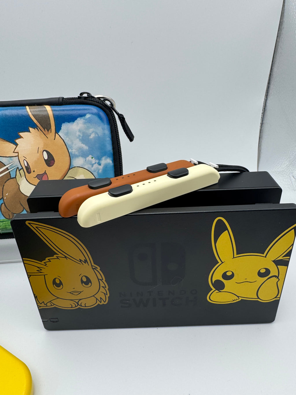 Nintendo Switch 32GB Lets Go Pikachu Edition Bundle, Grade B