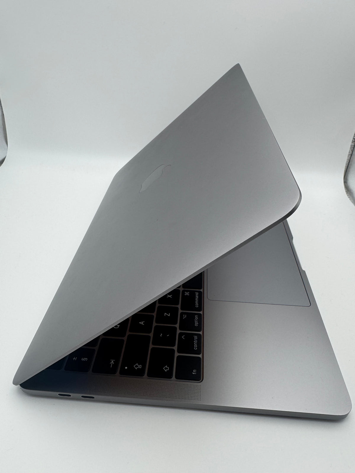 MacBook Pro 13" 2017 i5 8GB RAM 256GB SSD, Grade B