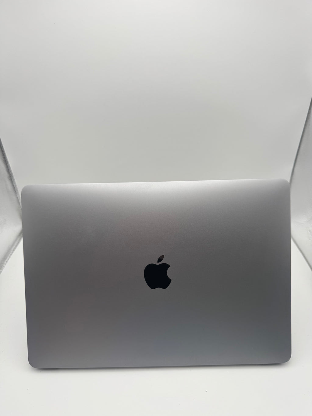 MacBook Pro 13" 2017 i5 8GB RAM 256GB SSD, Grade B