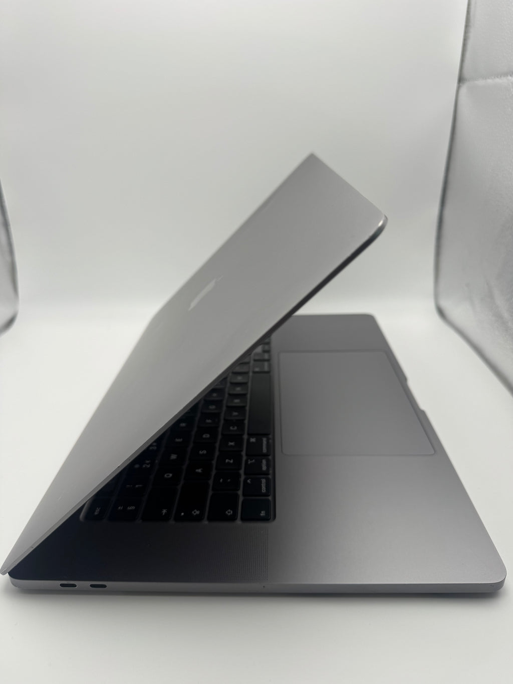 Macbook Pro 16" 2019 16GB 512GB Core i7 Space Grey, Grade C
