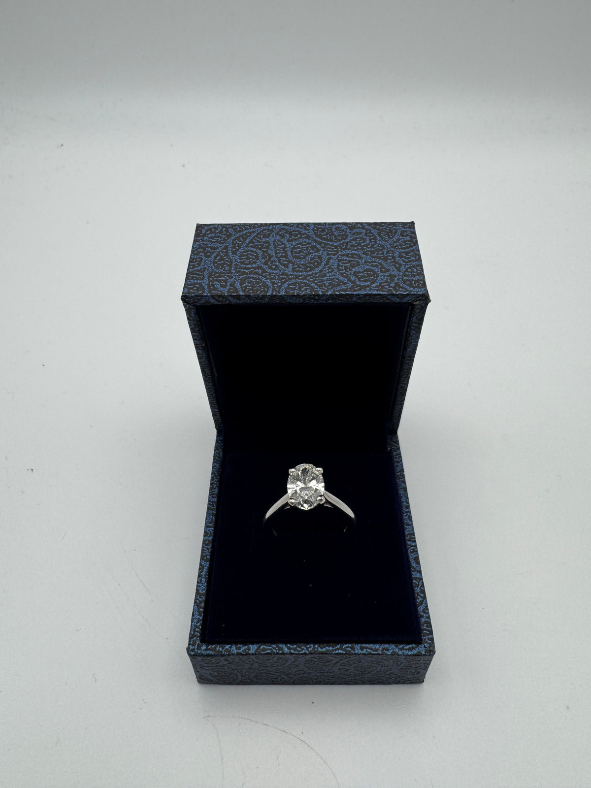 Platinum Ladies Ring With Oval Cut Lab Grown Diamond