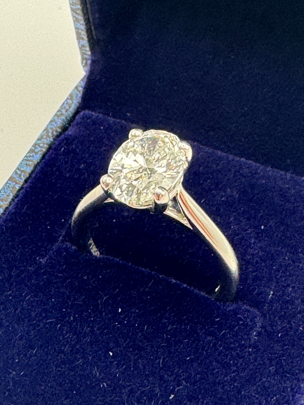 Platinum Ladies Ring With Oval Cut Lab Grown Diamond