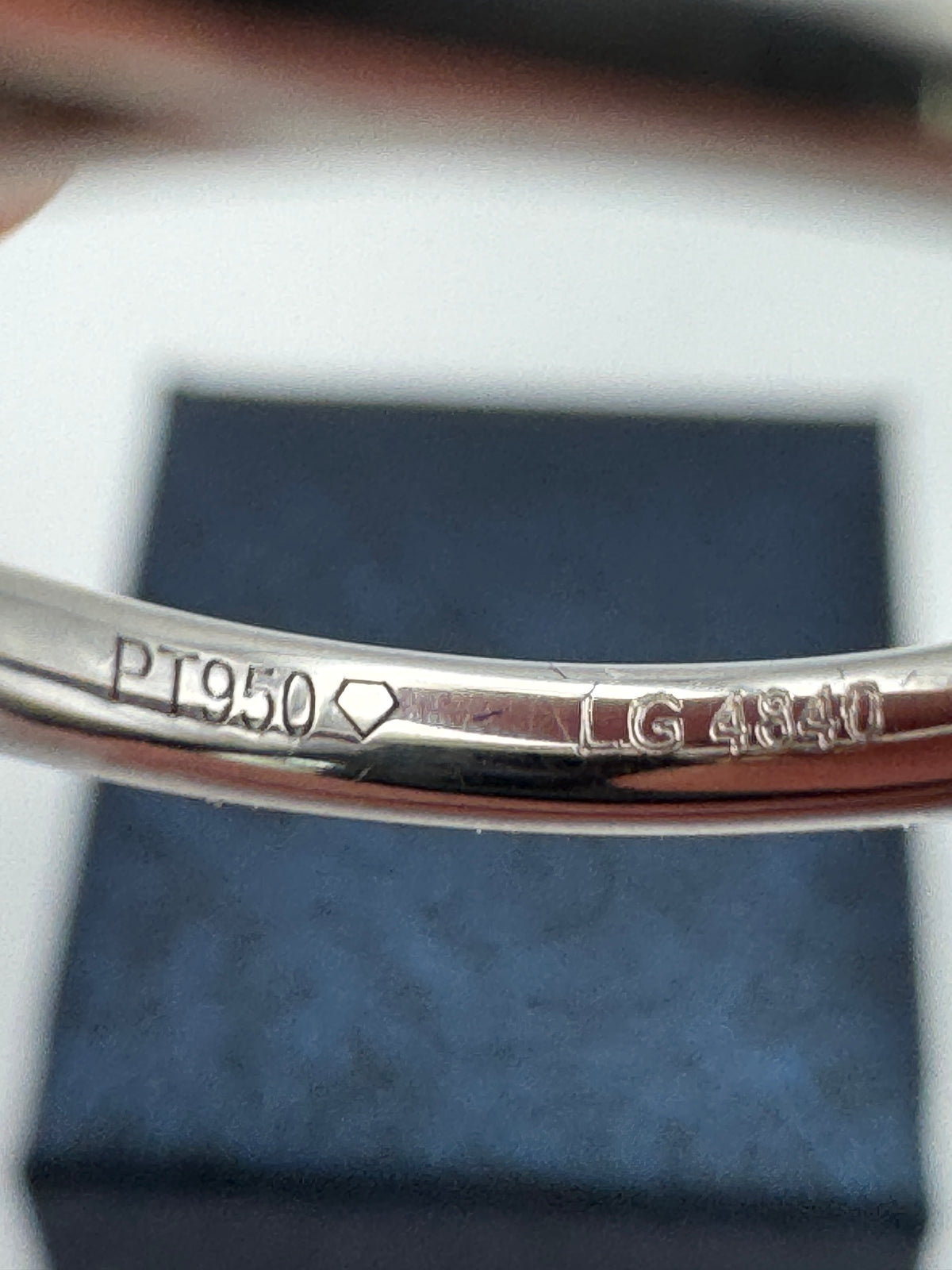 Platinum Ladies Ring With Oval Cut Lab Grown Diamond