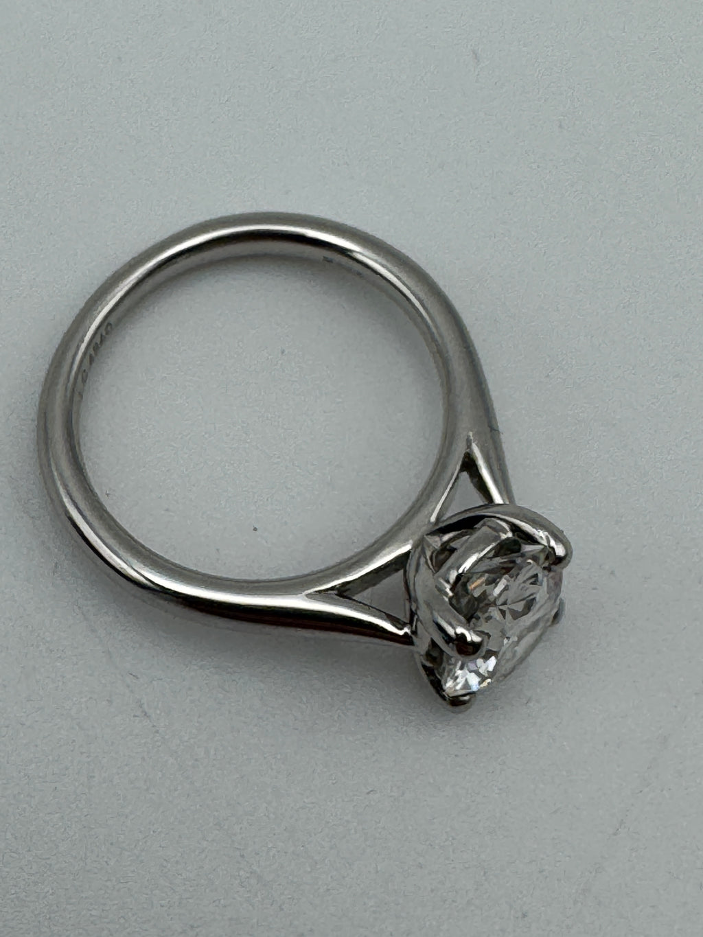 Platinum Ladies Ring With Oval Cut Lab Grown Diamond