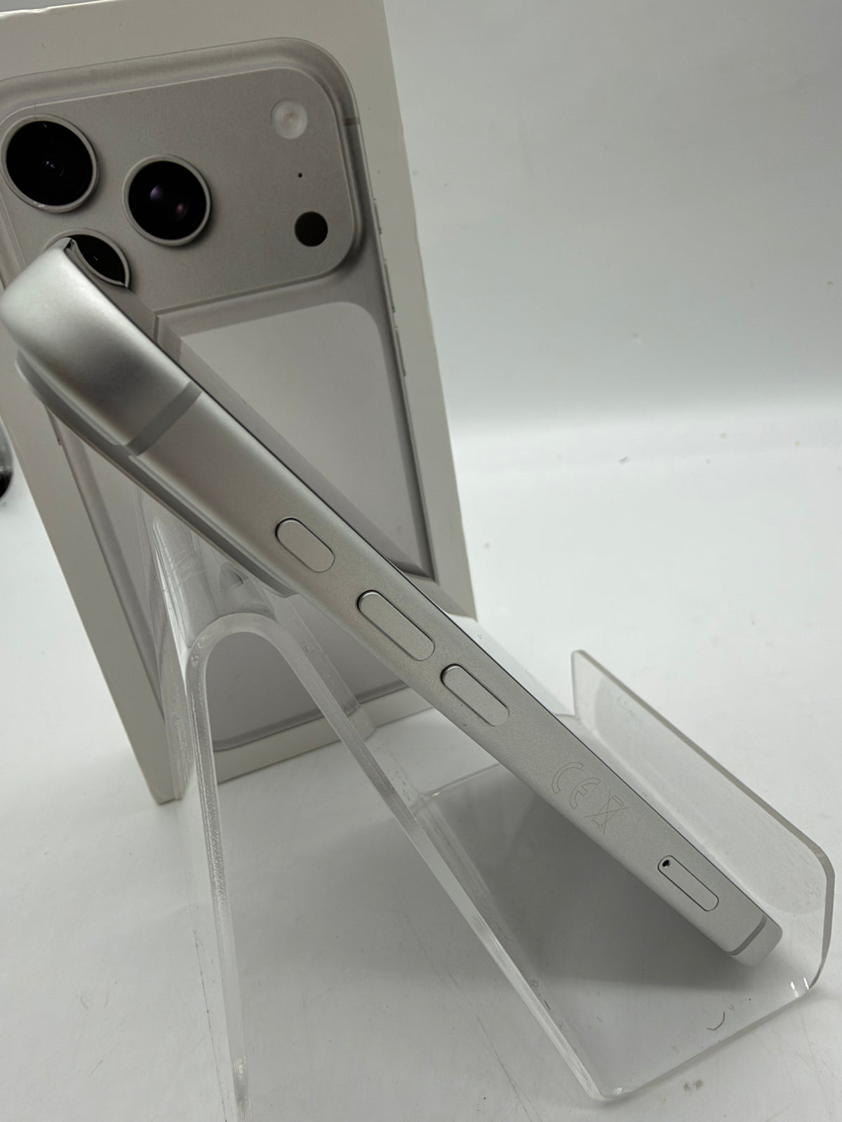 Apple iPhone 17 Pro 256GB Silver, Grade B