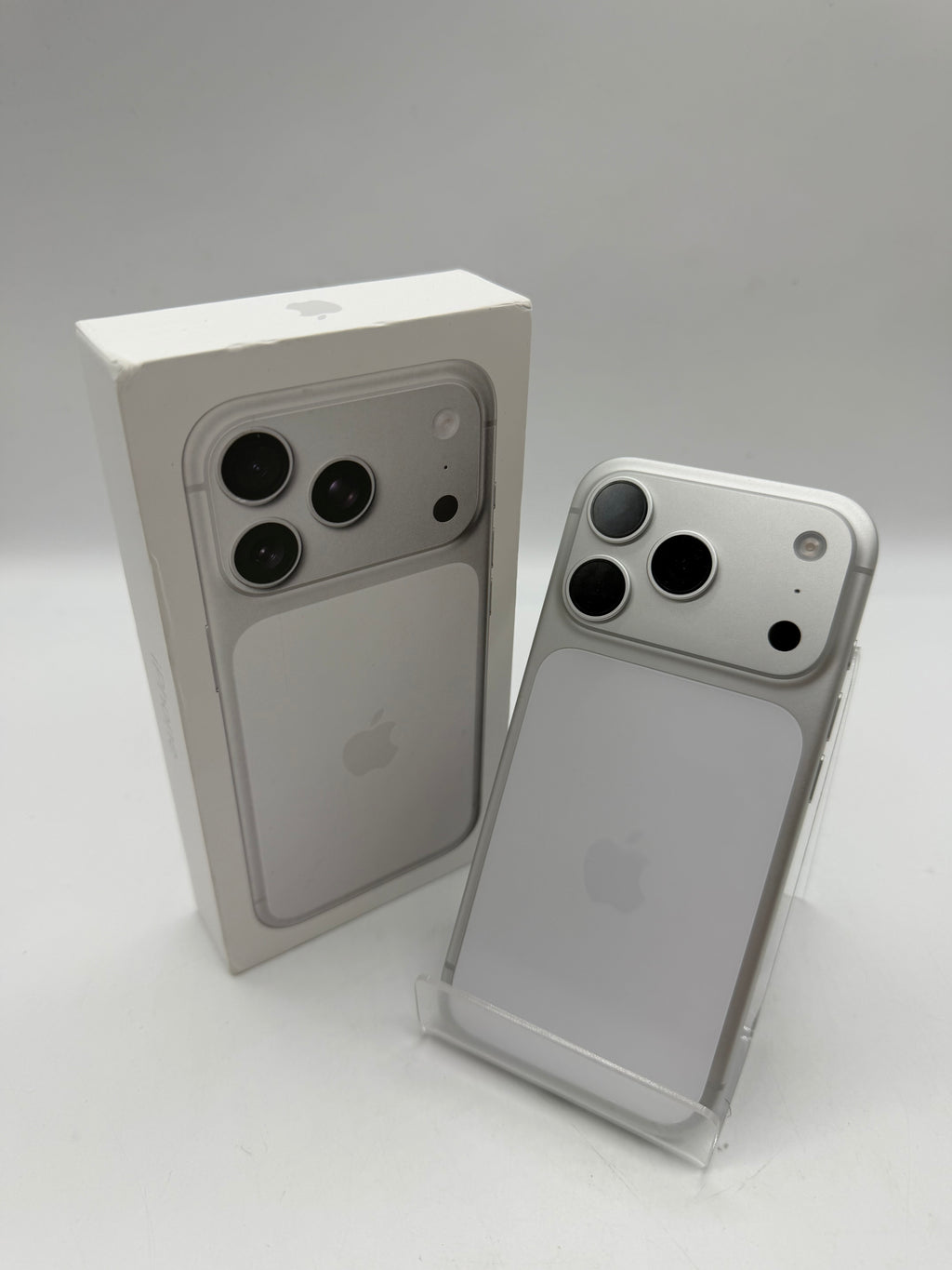 Apple iPhone 17 Pro 256GB Silver, Grade B