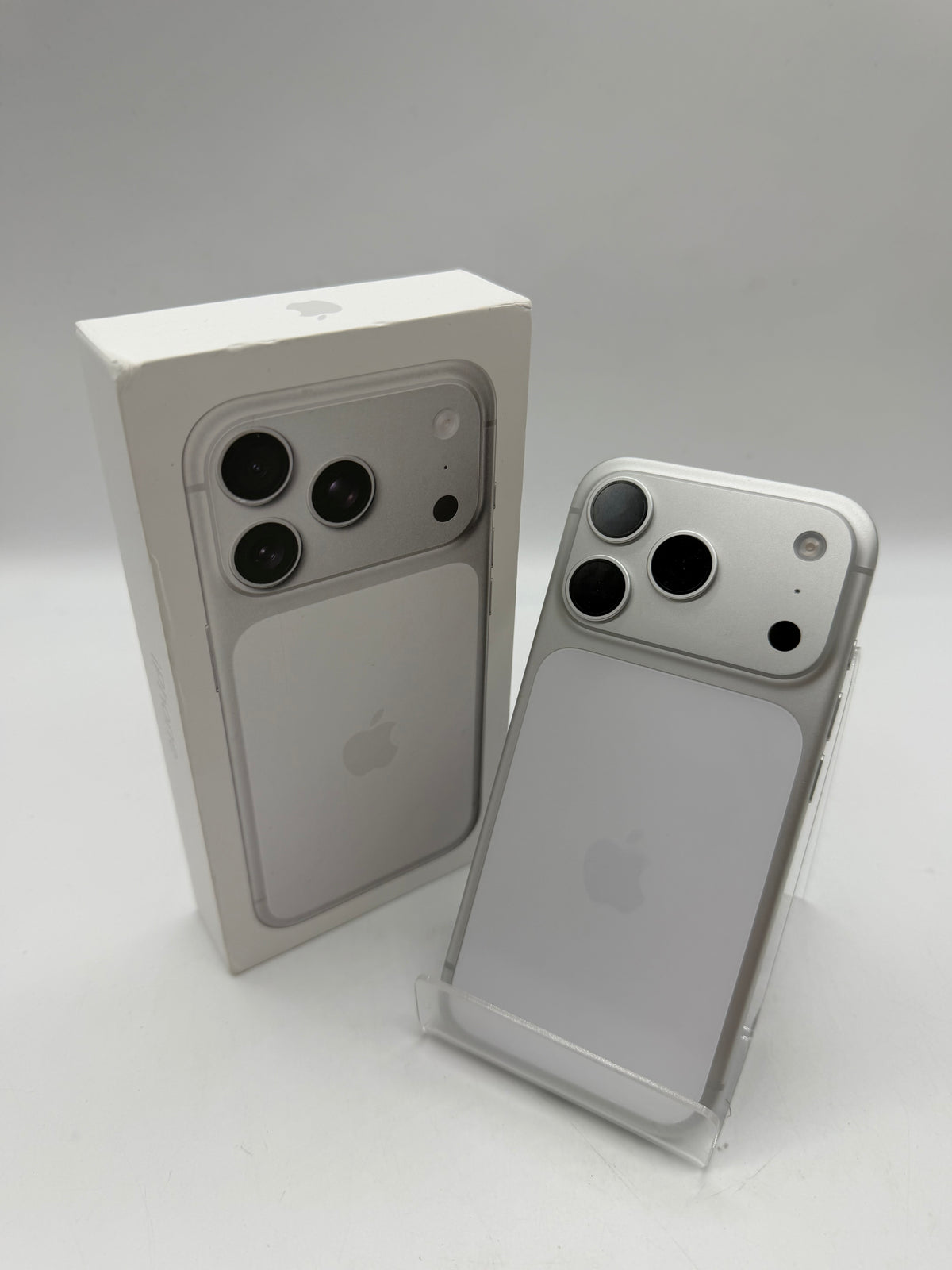 Apple iPhone 17 Pro 256GB Silver, Grade B