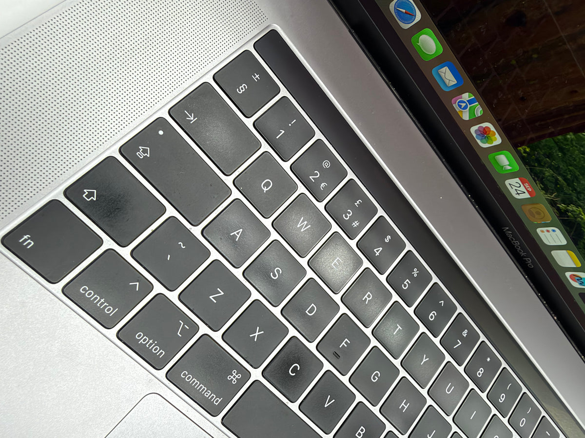 Apple MacBook Pro 15" 2019 (Intel) 512GB Silver, Grade B