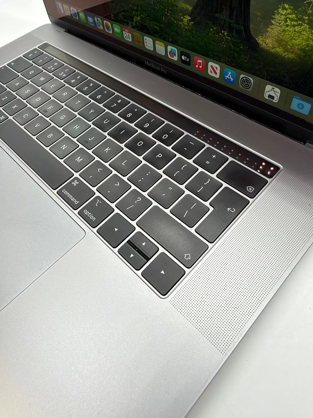 Apple MacBook Pro 15" 2019 (Intel) 512GB Silver, Grade B