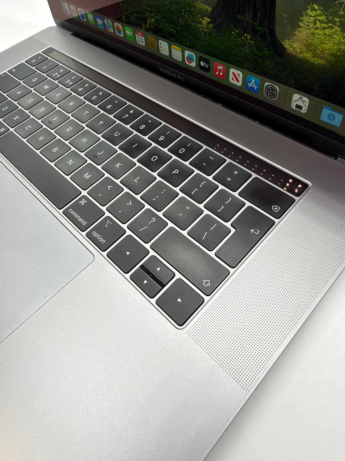 Apple MacBook Pro 15" 2019 (Intel) 512GB Silver, Grade B