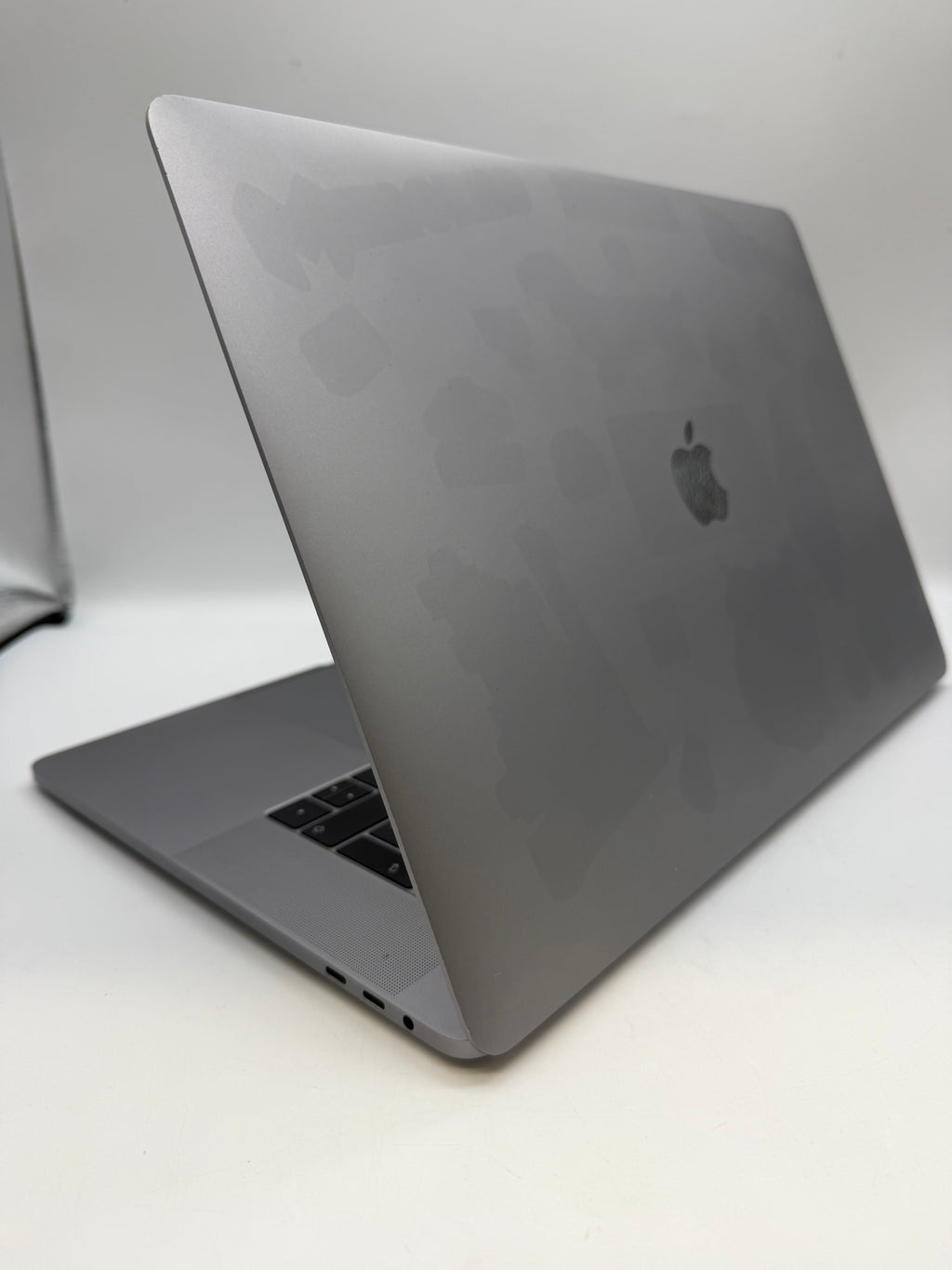 Apple MacBook Pro 15" 2019 (Intel) 512GB Silver, Grade B