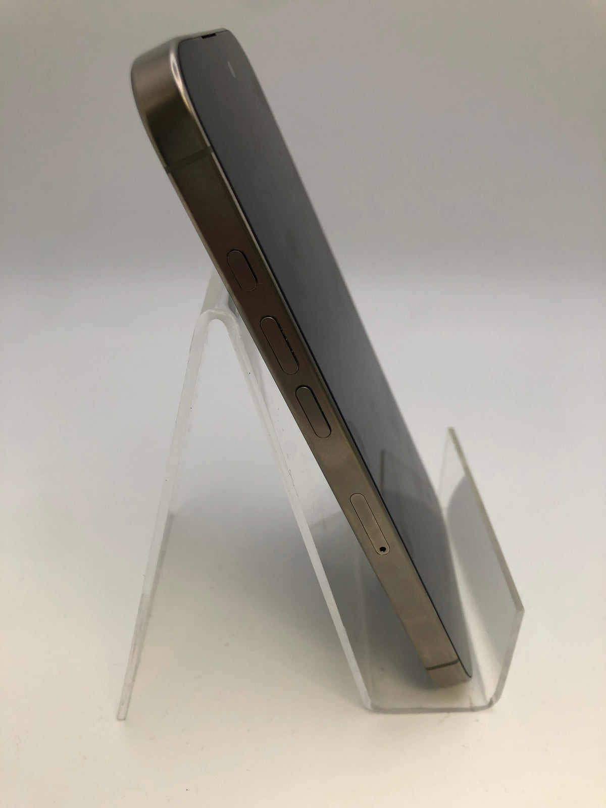 Apple iPhone 16 Pro 128GB Natural Titanium, Grade C