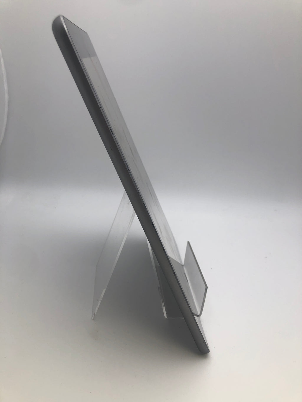 Apple iPad 6th Gen 32GB Space Grey, Grade C