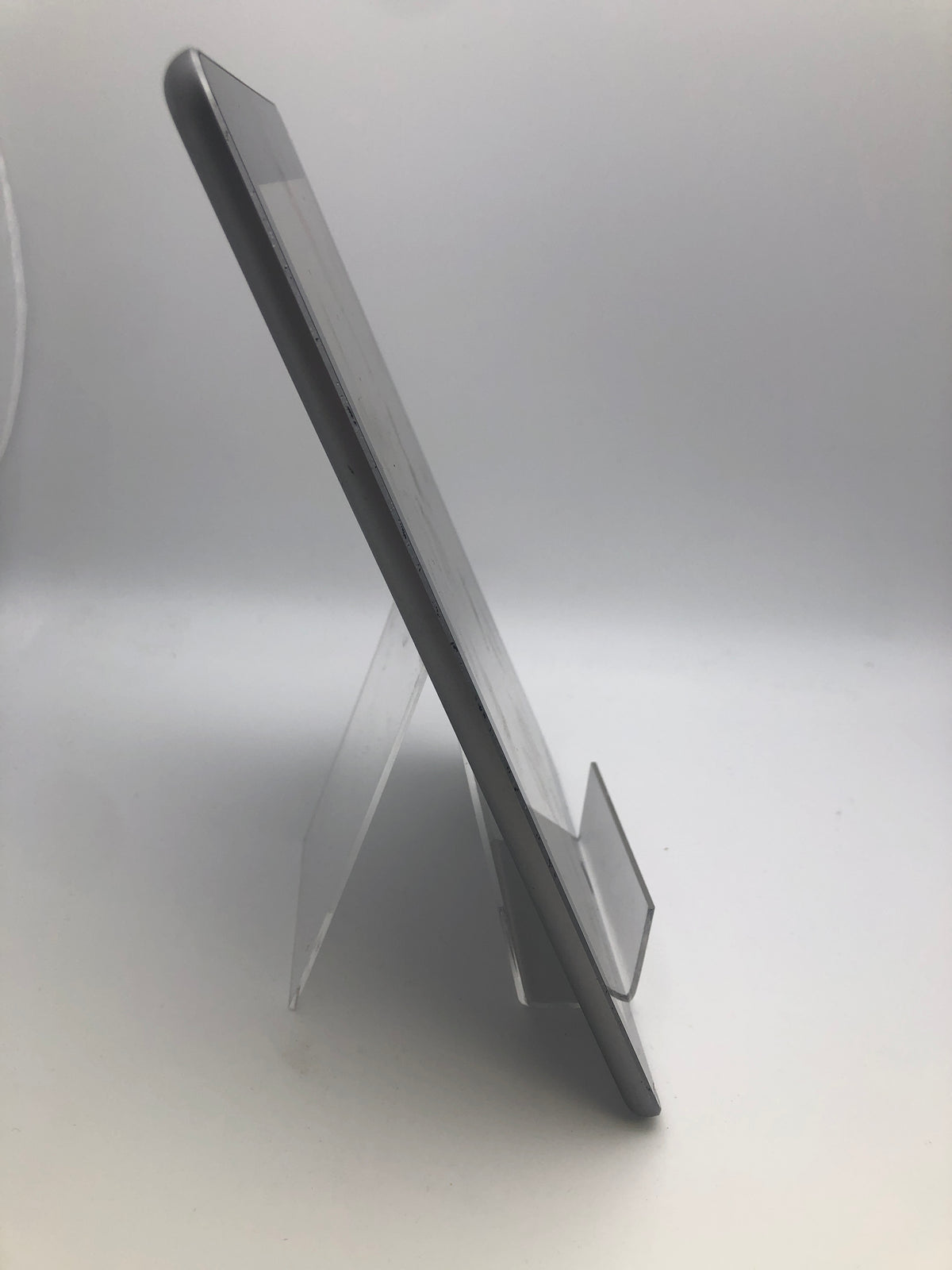 Apple iPad 6th Gen 32GB Space Grey, Grade C
