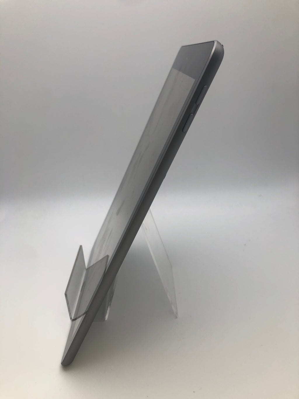 Apple iPad 6th Gen 32GB Space Grey, Grade C