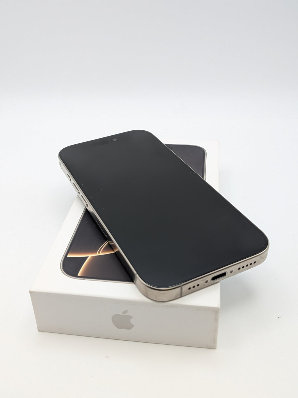 Apple iPhone 16 Pro 128GB Natural Titanium, Grade B