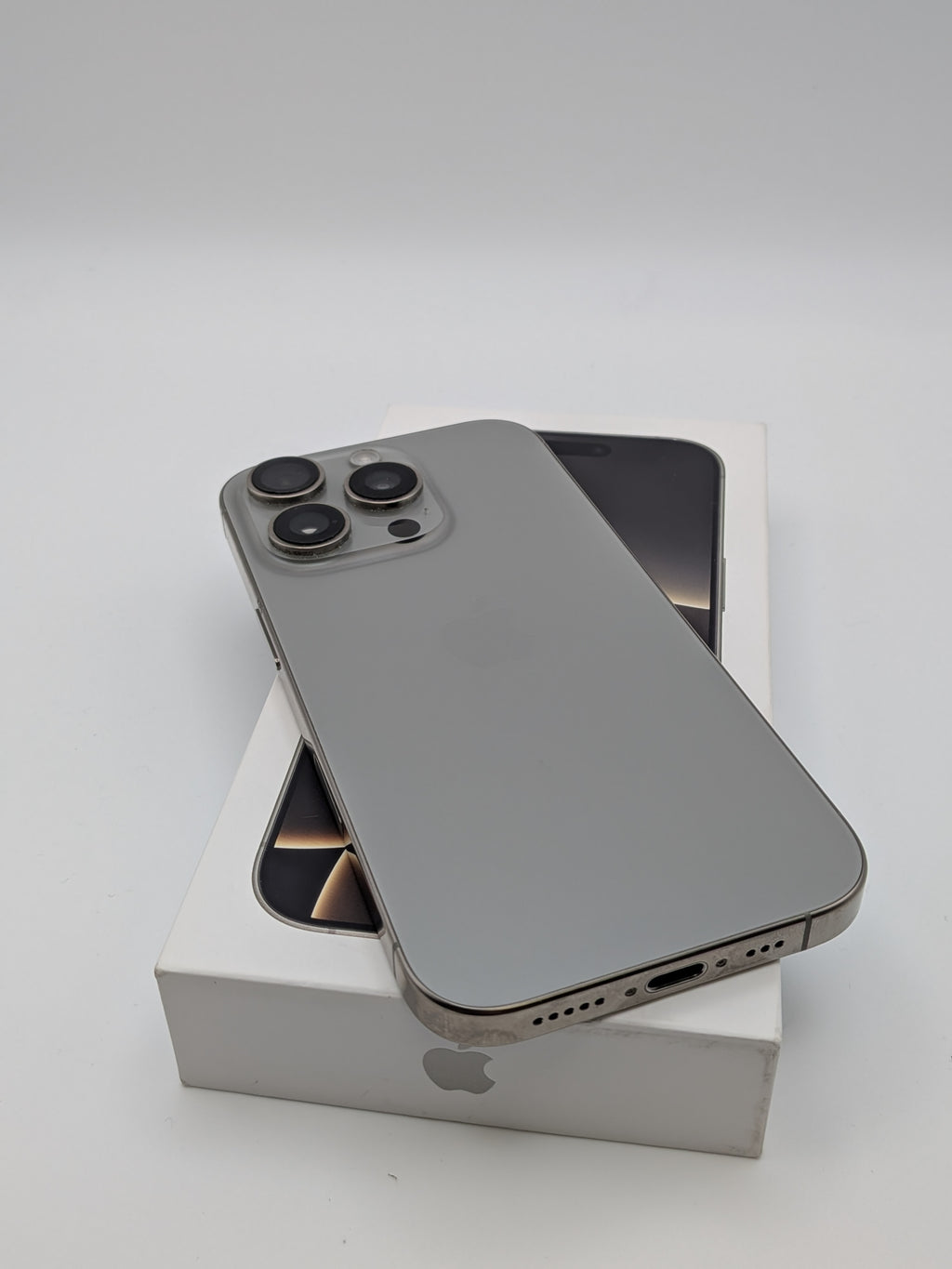 Apple iPhone 16 Pro 128GB Natural Titanium, Grade B