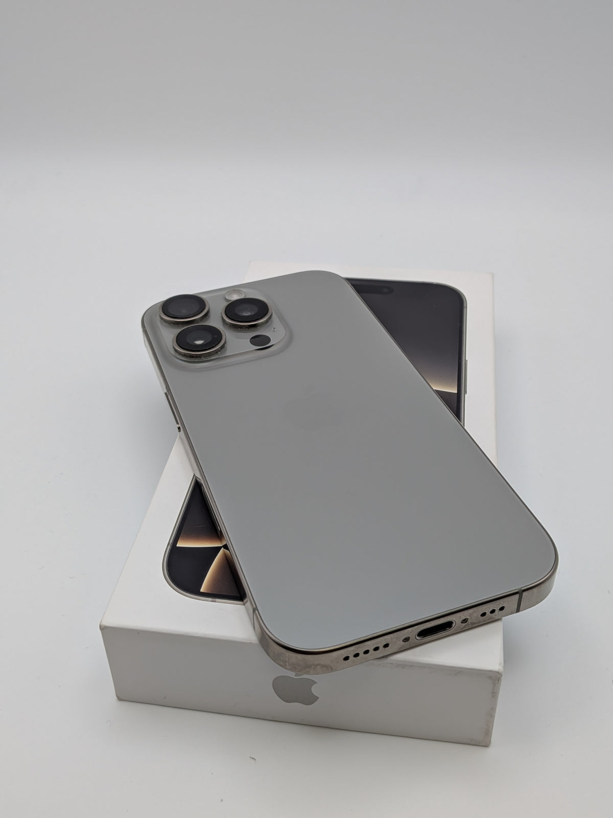 Apple iPhone 16 Pro 128GB Natural Titanium, Grade B