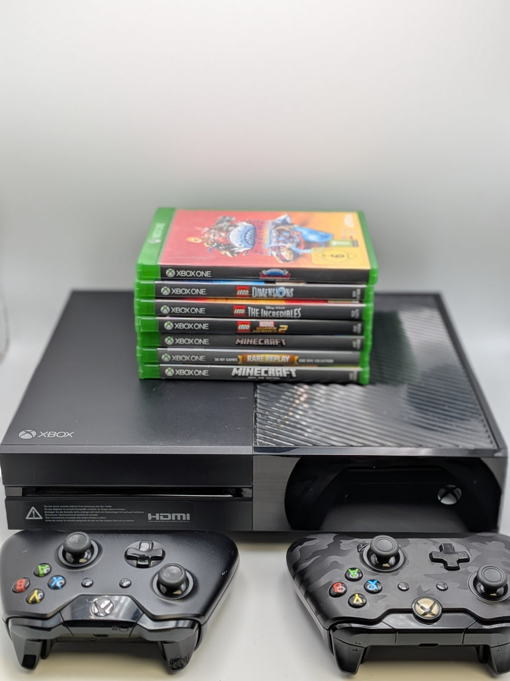 Xbox One Bundle, 500GB Black, Grade B