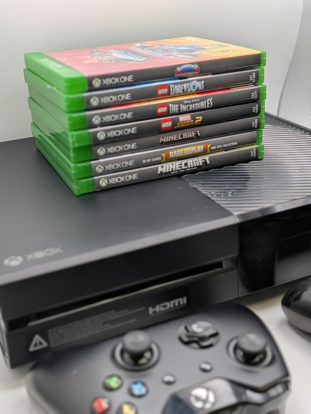 Xbox One Bundle, 500GB Black, Grade B