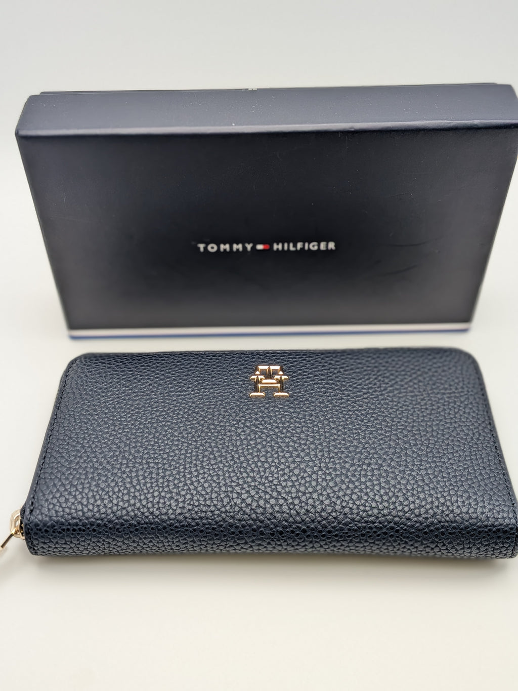 Tommy Hilfiger Emblem Purse, Large, Blue, Grade A